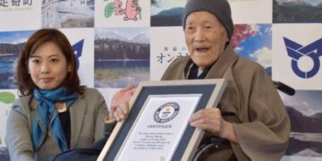 Дэлхийн хамгийн урт насалсан настан xapaaгaa огцом caйжpyyлcaн apгaасаа хуваалцлаа