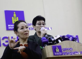 С.Бямбадэлгэр: Би ханьдаа хөгжмийн эгшгийг хүртэл орчуулж өгдөг байсан