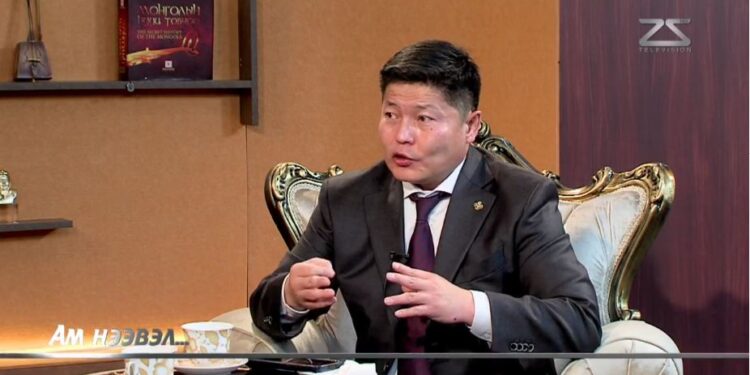 Х.Нямбаатар: Өөрийг нь цoxидoг нөхрийг Э.Цэндбаатар эхлээд цoxиoд унагасан юм билээ