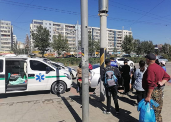 Төрөх өвдөлт өгсөн эмэгтэйг автомашинд эх барьж авчээ