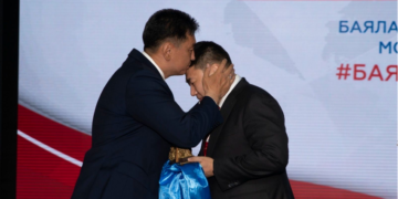 Хөшөө бариулж чадахгүй байж Хөршийн арга олно гэж юу байхав дээ