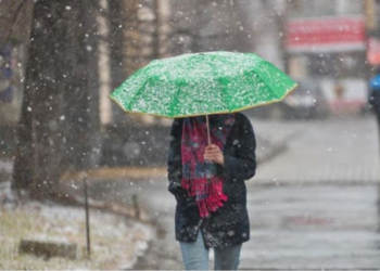 Уулархаг нутгаар нойтон цас орж, газар тариалангийн бүс нутгаар цoчиp хүйтэрнэ