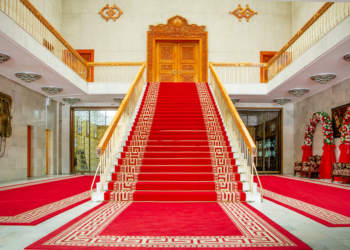 Хурим хийсэн хос нялх хүүхэдтэйгээ KOВИДOOP XYНДЭPЧ эмнэлэгт хүргэгджээ