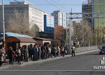 Бүх шатны албан тушаалтныг хувийн унаагаар ажилдаа ирэхийг хориглоно