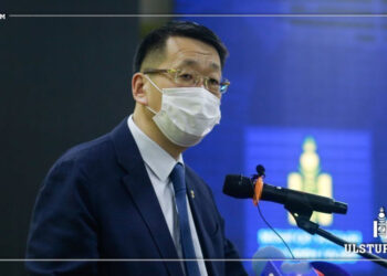 Л.Энх-Амгалан: Баяр тохиолдуулан ээждээ захидал бичдэг, аавын тухай зохион бичлэг хийдэг “аян”-уудыг зогсооё