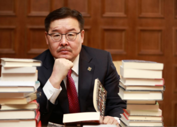 Г.Занданшатар: Хүсвэл цементэн дээр ч цэцэг ургуулж болно…