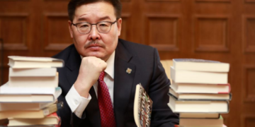 Г.Занданшатар: Хүсвэл цементэн дээр ч цэцэг ургуулж болно…