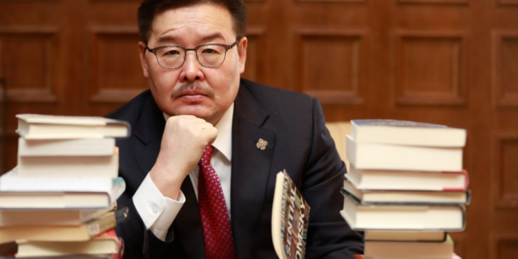 Г.Занданшатар: Хүсвэл цементэн дээр ч цэцэг ургуулж болно…