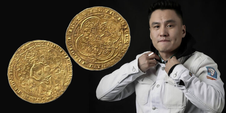 Хөтлөгч Р.Нямбаяр 13-р зууны Английн Эдвард хааны цул алтан зоосыг 6.8 сая доллараар заржээ