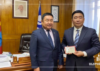 Д.Мөнх-Эрдэнэ Бүлгийн зөвлөхөөр томилогдоод ордноос гарч амжаагүй байтал намаасаа хөөгдөв