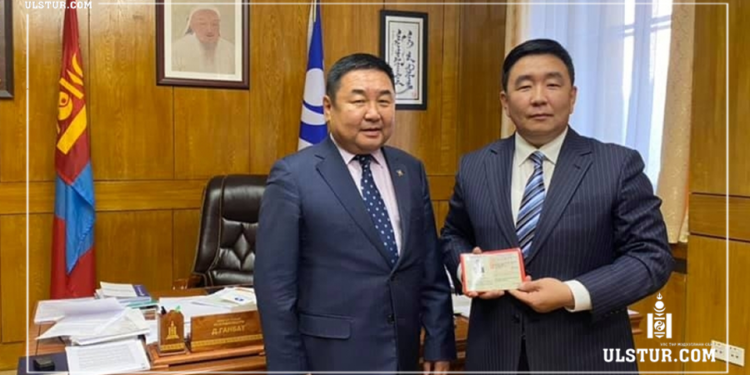 Д.Мөнх-Эрдэнэ Бүлгийн зөвлөхөөр томилогдоод ордноос гарч амжаагүй байтал намаасаа хөөгдөв