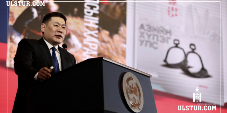 Л.Оюун-Эрдэнэ: Тэнгэрлэг Монголын залуу иргэн Та хязгааргүй өндөрт дүүлэн нисээрэй