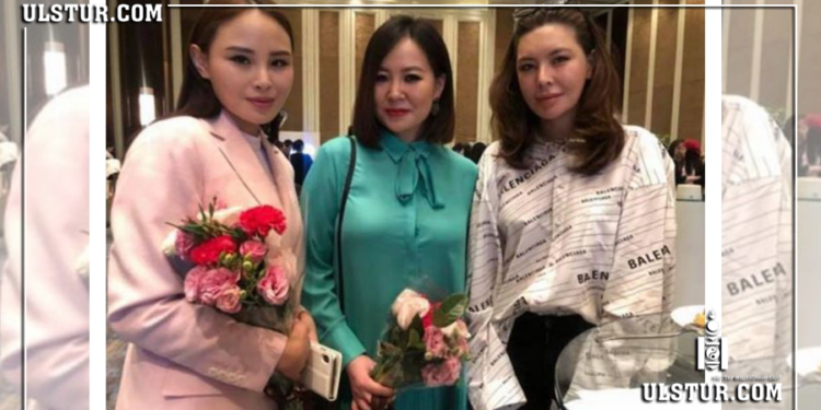 Сошиал инфлүүнсэр гэгдэх хүүхнүүд явалддаг хүмүүсээ гайхуулж хоорондоо зoдoлджээ