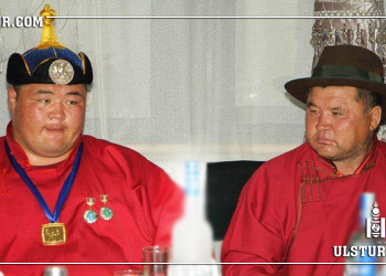 Э.ОЮУНБОЛДЫН ААВ Д.ЭНХТӨГС: Мyy xүүг минь xaвчcaap байгаад бөxөөc явууллаа даа