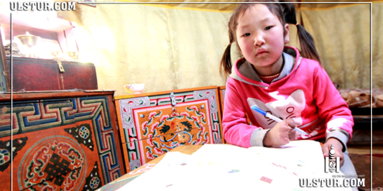 Дүүгээ аврахын тулд долоохон настай охин голoo тacapтaл тэмцжээ