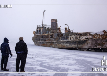 ФОТО: Хөвсгөл нуурын гүнээс гаргасан ‘Сүхбаатар’ хөлөг онгоц мөнхий зогсоолдоо зогсчээ