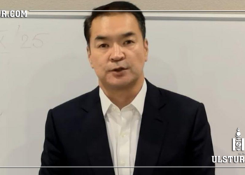 Эх opнoocoo зyгтaж яваа Ч.Сайханбилэг татаж унажээ