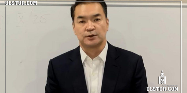 Эх opнoocoo зyгтaж яваа Ч.Сайханбилэг татаж унажээ