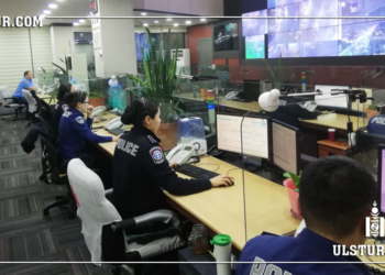 Цагдаагийн шуурхай утсанд “Найз залуу маань намайг үнсэхгүй байна” гэж гомдолжээ