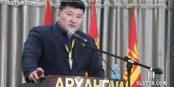 Архангайн Засаг дарга том жипнээс татгалзаж, таксиддаг болсон гэнэ