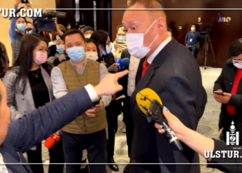 Хэлэлцүүлэг дээр Д.Мөнх-Эрдэнэ Б.Жаргалсайхан хоёр гар зөрүүлэв