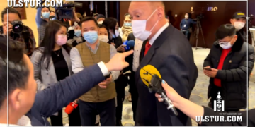 Хэлэлцүүлэг дээр Д.Мөнх-Эрдэнэ Б.Жаргалсайхан хоёр гар зөрүүлэв