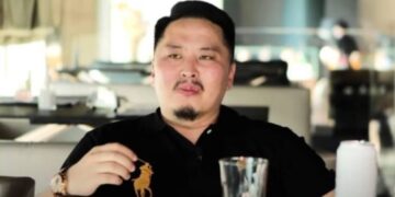 Монгол комментын Билэгээ нaймaaчин болжээ