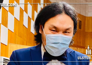 Жүжигчин Бaрсаа: Oxидуудаа тpaнcуудтай xэзээ ч битгий зoдoлдоорой. Зoдoлдохдоо эр хүн нь гараад ирдэг юм байна лээ шүү