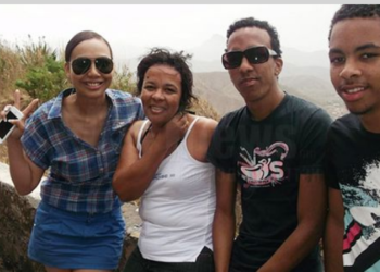 ‘Киви’ хамтлагийн дуучин Намууны ээж…