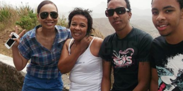 ‘Киви’ хамтлагийн дуучин Намууны ээж…