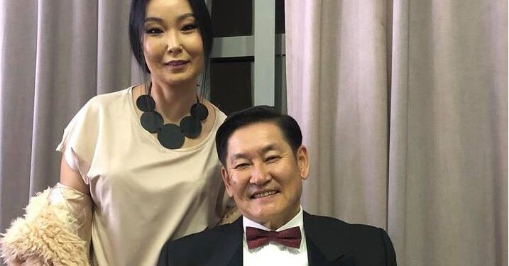 Алдарт эх болсон Альтернатив Отгоогийн нууцхан ханьтай танилц