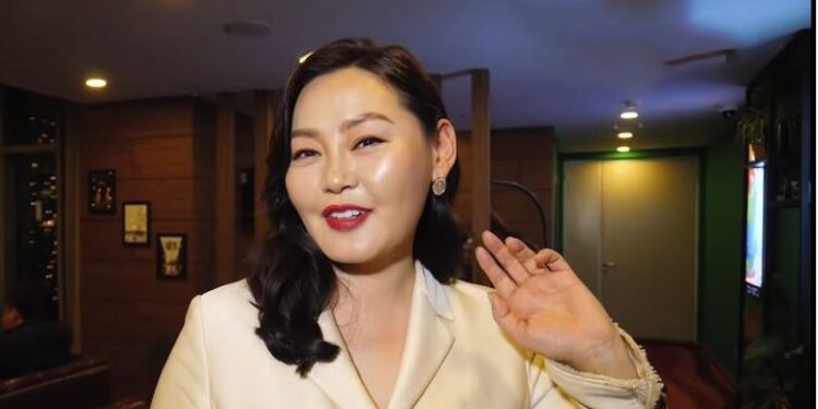 Хийсэн бүхэн нь шvvмжлэл дагуулж буй жүжигчин Г.Ундармаа тайлбар хийлээ…