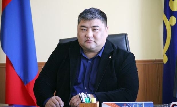 Дархан-Уул аймгийн Засаг дарга Б.Азжаргал: Суултаа шууд хий!