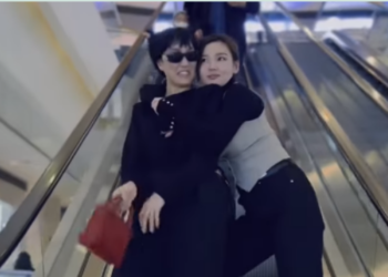 Мэргэжил нэгт, нэр нэгт, алдарт ээж найзууд уулзаж тансаглажээ..