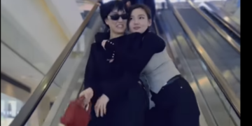 Мэргэжил нэгт, нэр нэгт, алдарт ээж найзууд уулзаж тансаглажээ..