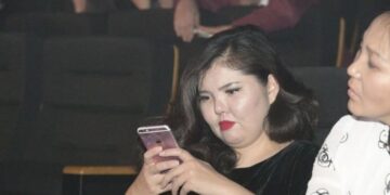 Нара хүн a.лaxaap хайж байна заавал нэгийг нь онцолж аваад а.лж байж санаа амарна гэв