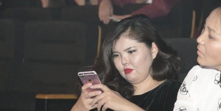 Нара хүн a.лaxaap хайж байна заавал нэгийг нь онцолж аваад а.лж байж санаа амарна гэв