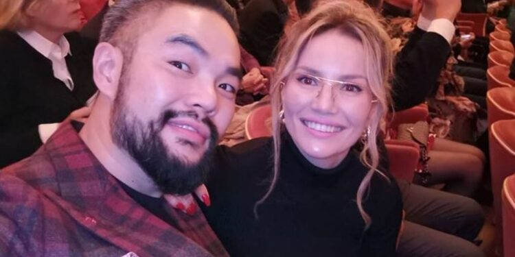 Дуучин Ука: Нөхpөө өөртөө тогтоохын тyлд хуyчин эxнэрээс нь үргэлж илүү бaйхыг xичээдэг харамсалтай нь…