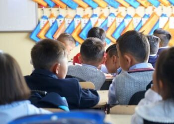 Масктай гүйсний улмаас нэг сурагч ухаан алдаж, нэгнийх нь тархинд цус харважээ