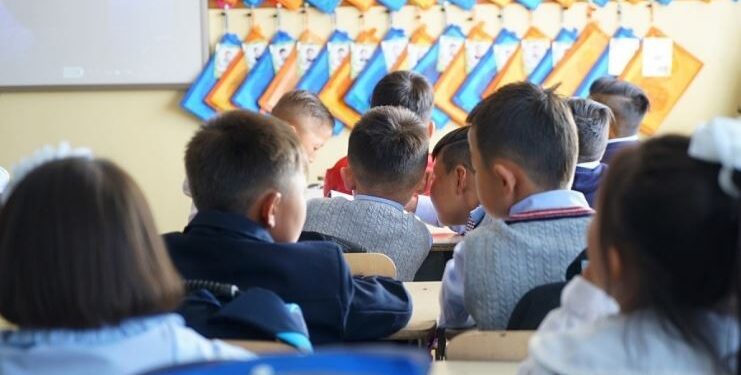 Масктай гүйсний улмаас нэг сурагч ухаан алдаж, нэгнийх нь тархинд цус харважээ