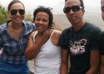 Киви хамтлагийн Намуун нэрээ Эрика болгож иргэншилээ сольжээ