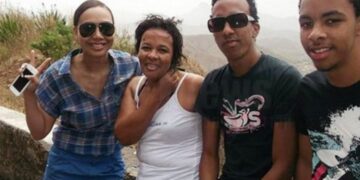 Киви хамтлагийн Намуун нэрээ Эрика болгож иргэншилээ сольжээ