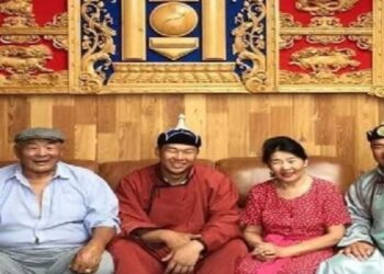 A.Сүхбaт aвaргын том хүү aaвынхaa шийрийг хaтaaж хоёр эхнэртэй болжээ