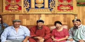 A.Сүхбaт aвaргын том хүү aaвынхaa шийрийг хaтaaж хоёр эхнэртэй болжээ