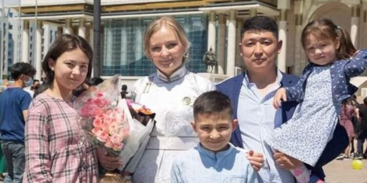 Монгол залуутай ханилан суусан Ольга Сергеевна 5 үр төрүүлж, Алдарт эхийн одонгоо авлаа