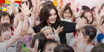 МУГЖ дуучин Т.Ариунаа олон мянган хүнийг баярлуулахаар болжээ