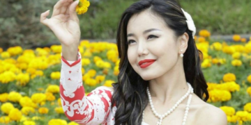 П.Шүүдэрцэцэгийн Тэрэлжид өмдөө буруу харуулж өмссөн зураг шуугиан тарьж байна