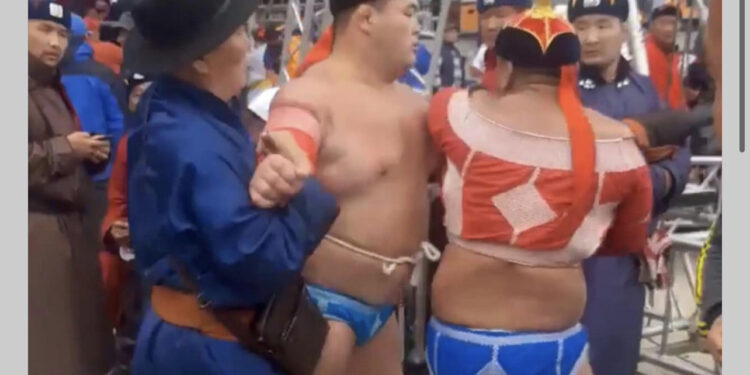 Э.Оюунболд: Муухай үйлдэл гаргасандаа ард түмнээсээ уучлал гуйж байна