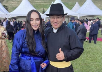 Б.Цэцэг: Би дотор нь орж дарга нарыг яаж мөнгө идэж уудгыг тагнуул хийж судалж байгаа юм