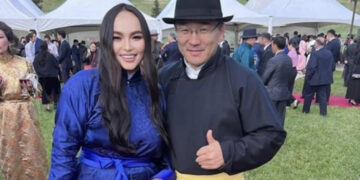 Б.Цэцэг: Би дотор нь орж дарга нарыг яаж мөнгө идэж уудгыг тагнуул хийж судалж байгаа юм